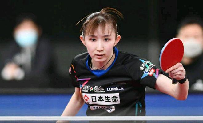 他在更衣室 他在更衣室